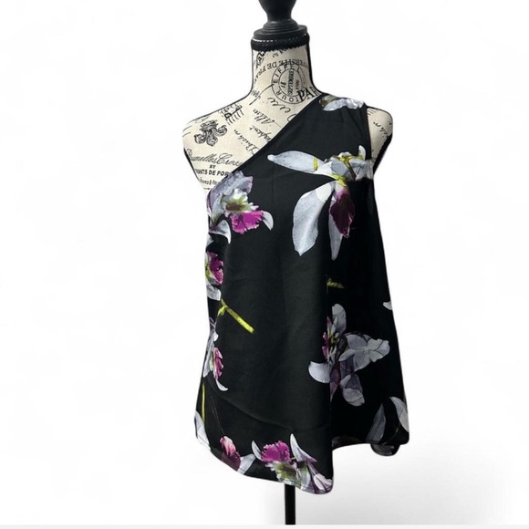 One Shoulder Black & Floral Top NY & Co. - Picture 2 of 8